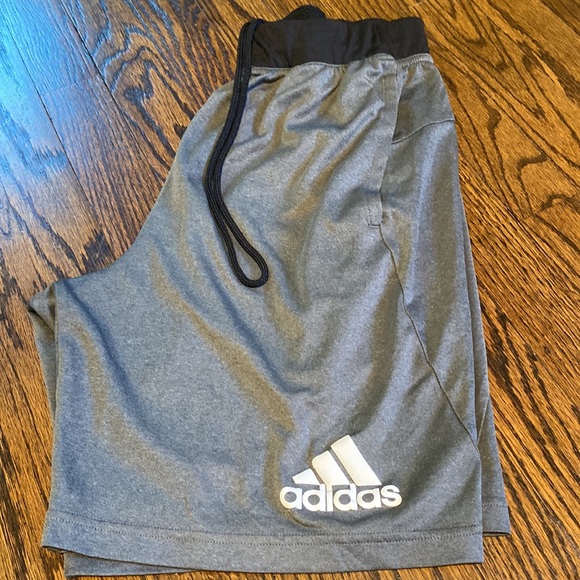 Men’s M adidas climalite shorts - Picture 2 of 4